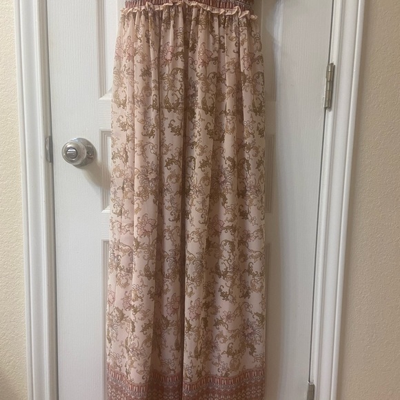 Great condition, like new maxi dress, so comfortable and easy to wear (: - Picture 7 of 7